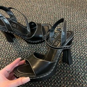 Vintage chunky heels y2k vibes